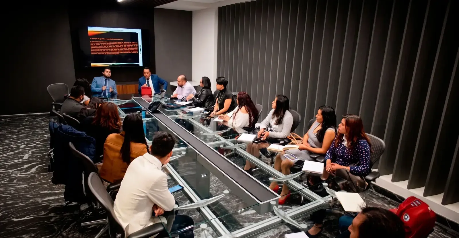 Socios Legales de GATRI Abogados en la oficina del despacho